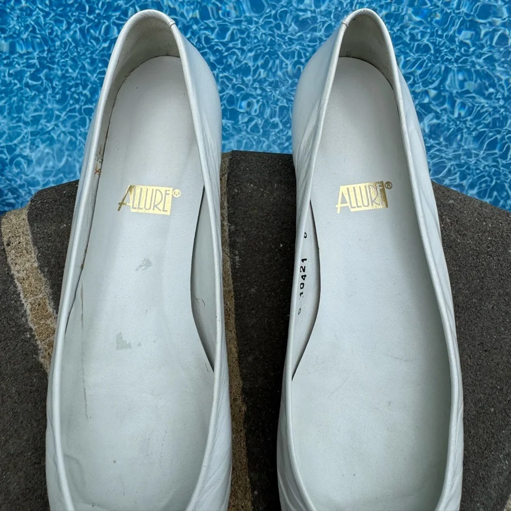 Allure Women’s Flats White Size 8‎